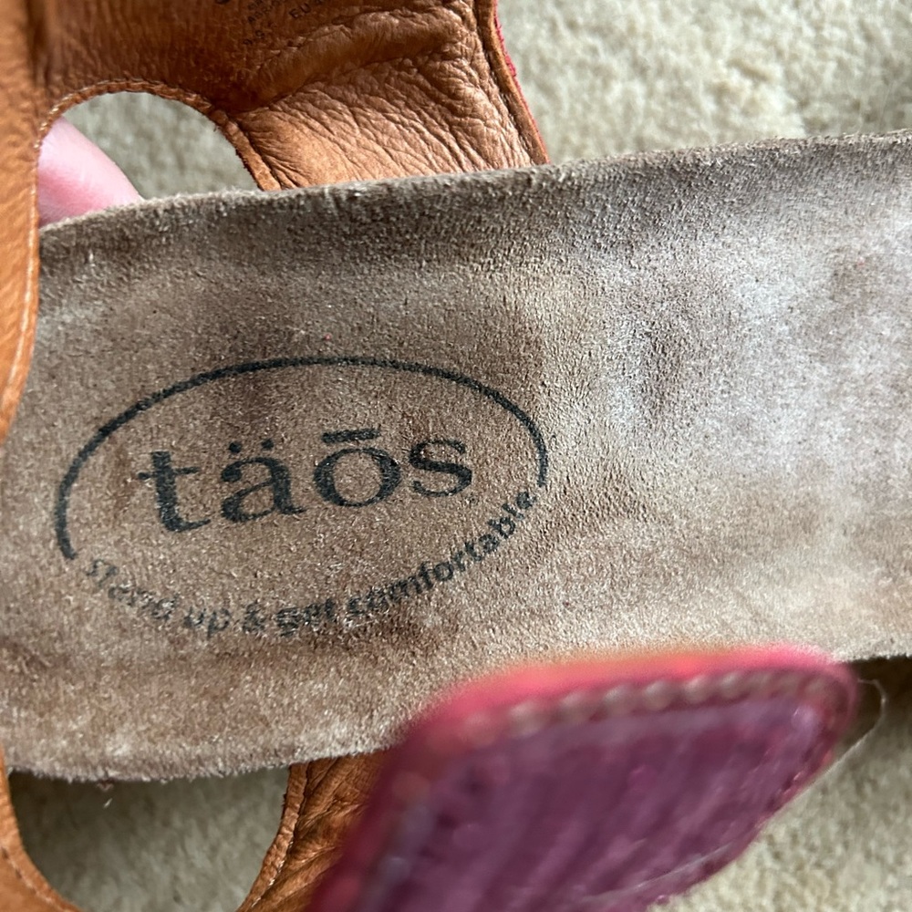 Taos Red Carousel Button Wedge Shoes. Size 8-8.5 - image 4